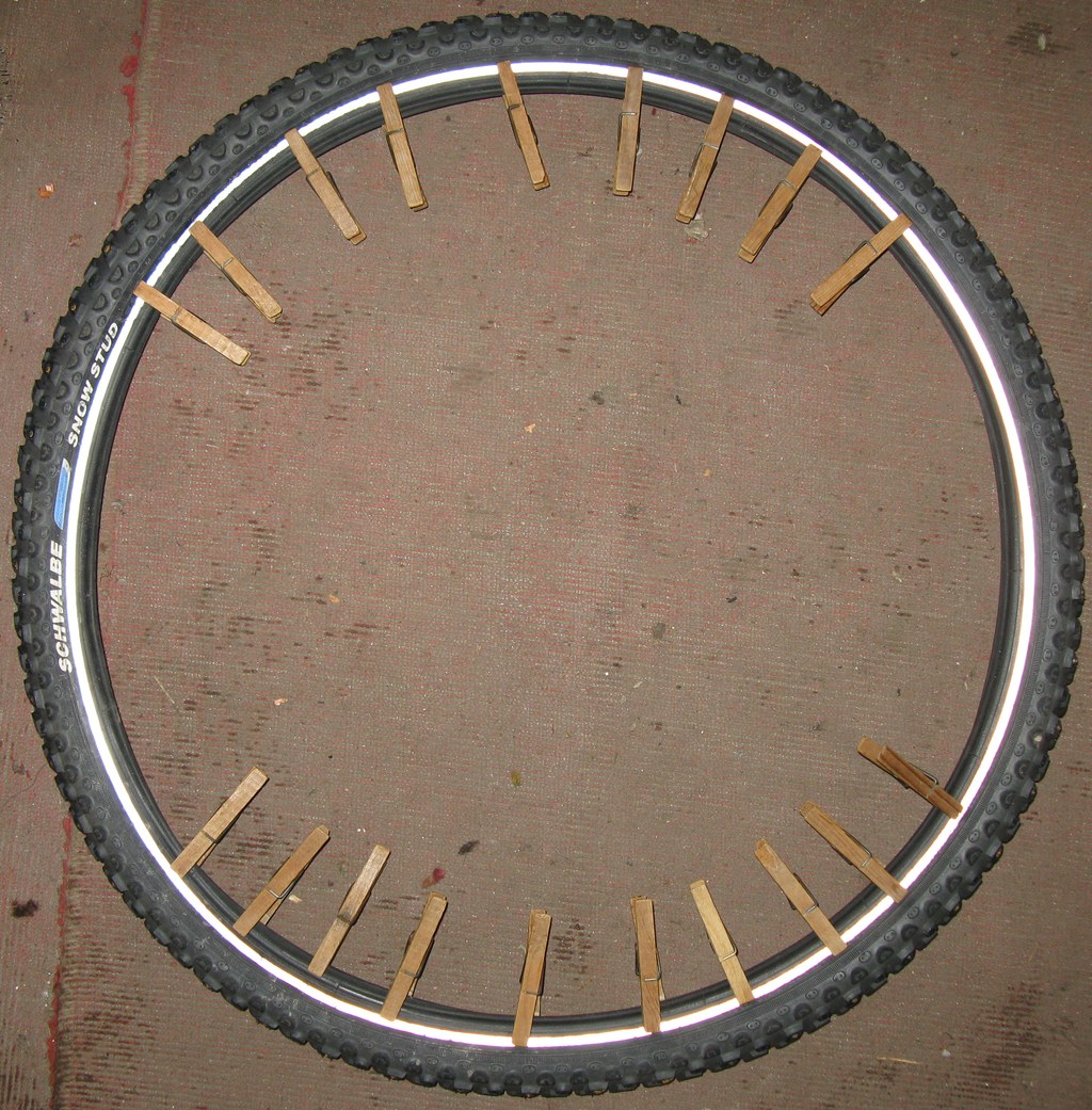 Shwalbe_Snow_Stud_right_side.jpg