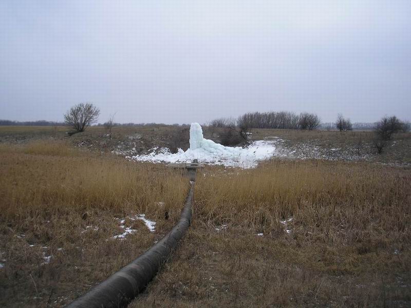 13 - Ледяная глыба и труба к ней.JPG