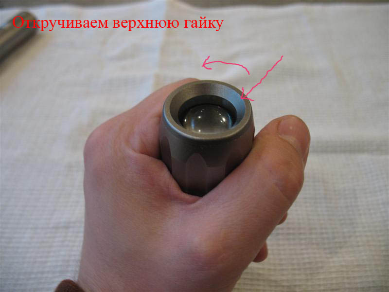 03-откручиваем гайку головы фонаря (Medium).jpg