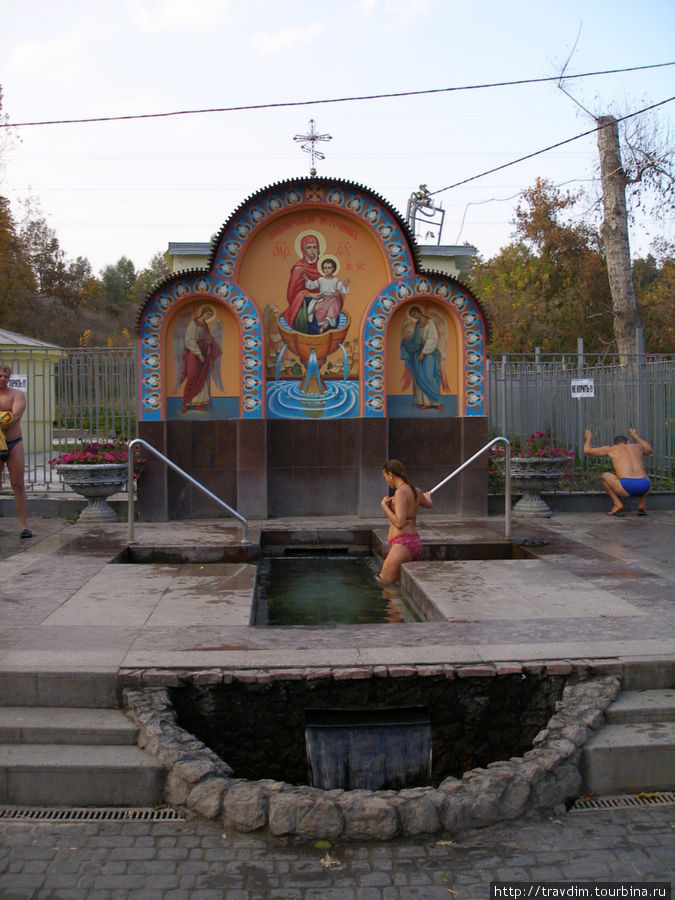 Osvyatstchennaya-kupel-ryadom.jpg