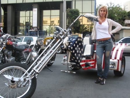 Кастомный мотык, движок от фолькса жука и коробка тоже от него.JPG